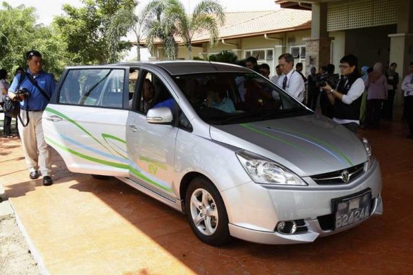 Proton Exora REV-EV  donderdag 25-11-2010 Kuala Lumpur.jpg