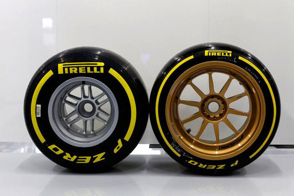 Lotus-Pirelli-18-Zoll-F1-Test-Silverstone-2014-fotoshowImage-9213ebee-792849.jpg