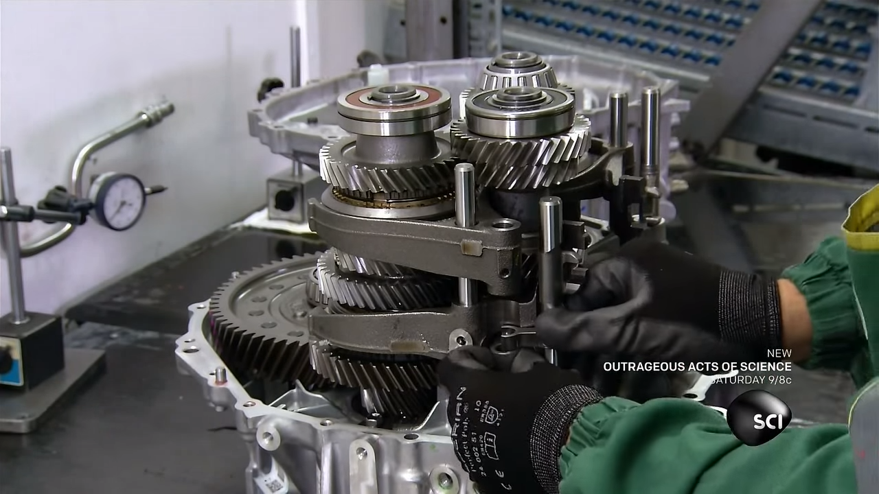 2016-01-19 20_30_47-How Its Made Dream Cars s02e20 Lotus Evora 720p HD - YouTube.png