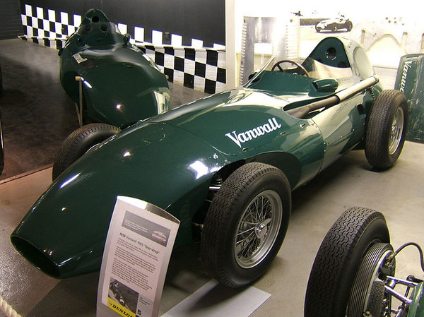 Vanwall_VW5_Donington.jpg