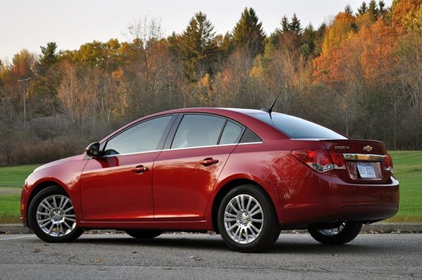 lead6-2012-chevrolet-cruze-eco-review.jpg