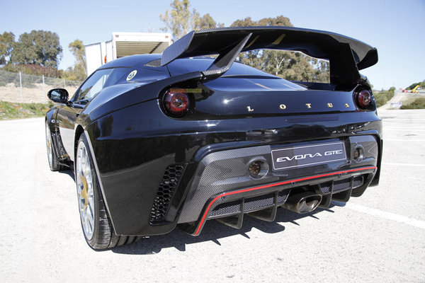 Lotus_Evora_GTE_F1_Edition_spotted_06.jpg