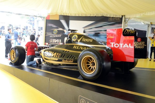 Proton Power of1 Lotus F1-5.jpg