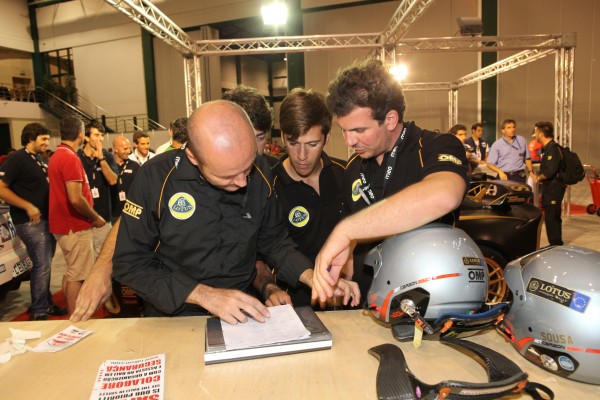 RALLYE VIHNO DA MADEIRA _LOTUS_ Scrutineering4.jpg