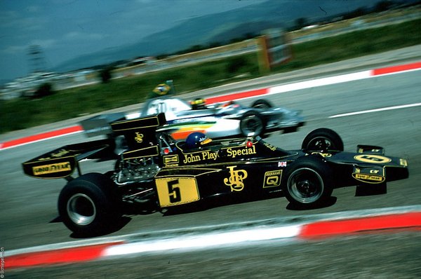 1975 - Ronnie Peterson in the Lotus-Cosworth 72E.jpg