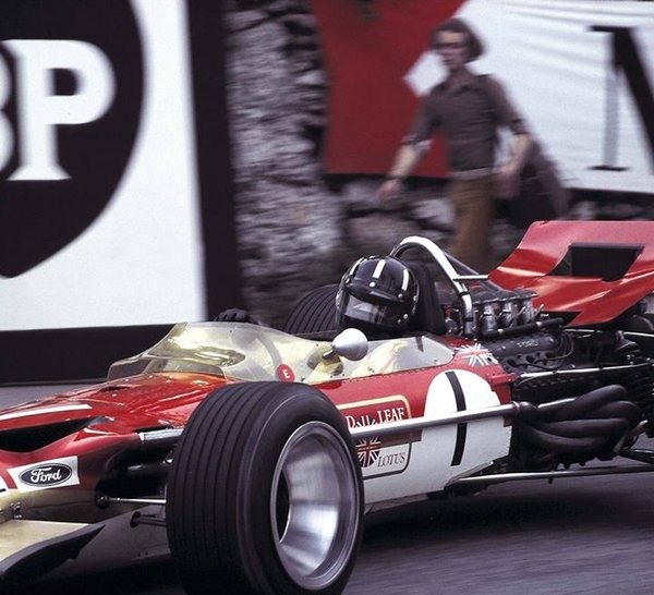 1969 Monaco GP - Graham Hill (1st) - Lotus-Cosworth 49B.jpg