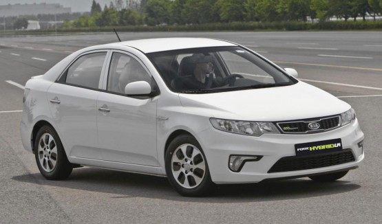 2009_kia_forte_lpi_hybrid_01.jpg